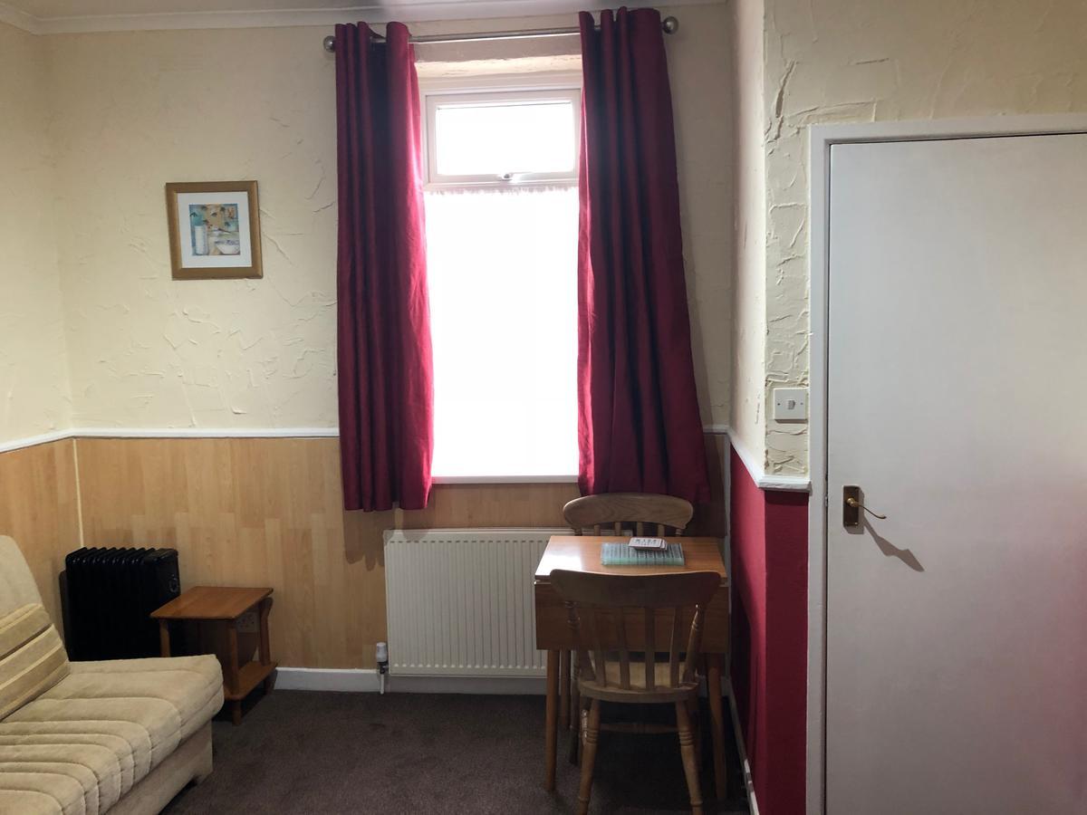 Lindisfarne Holiday Apartments - Families & Couples Only Blackpool Exterior foto